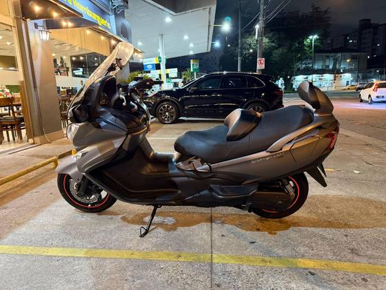 SUZUKI BURGMAN 650 EXECUTIVE SUZUKI BURGMAN 650 EXECUTIVE